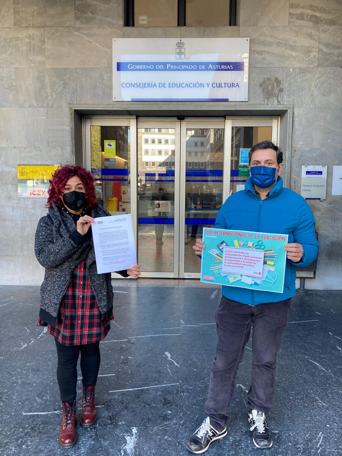 CCOO entrega en la Consejería de Educación sus reivindicaciones
